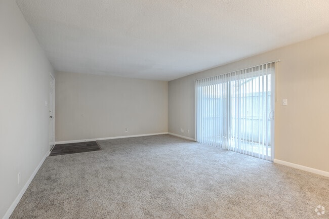 3BR, 2BA - 1,260SF - Living Room - Park at Northside