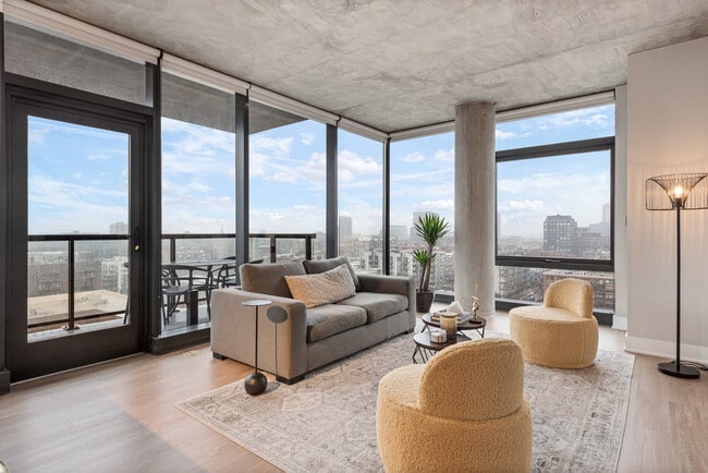 Building Photo - 1044 W Van Buren St Unit ID1029609P