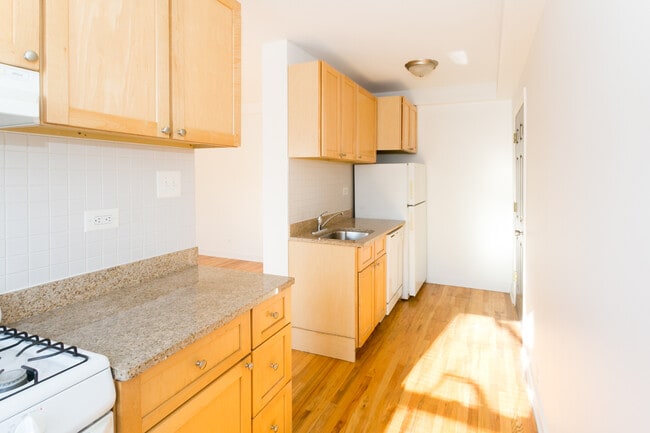 Kitchen - Woodlawn Terrace