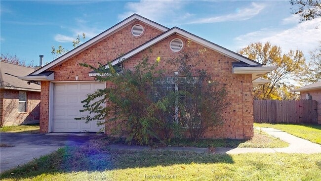 Building Photo - 806 Azalea Ct