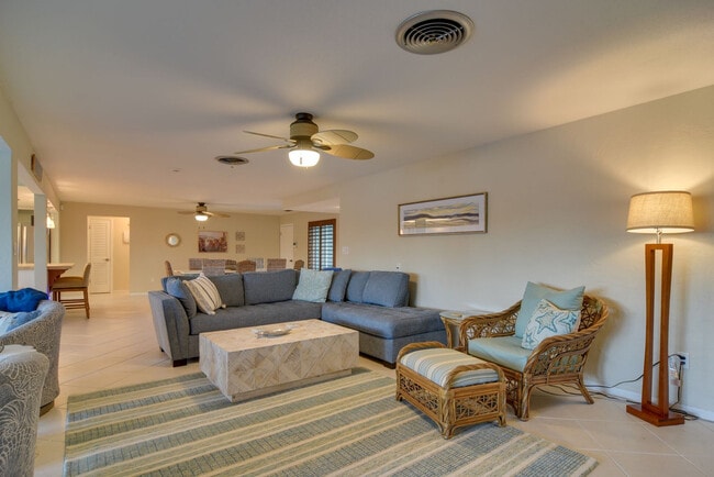Building Photo - 301 N Tessier Dr Unit SI ID1545798P