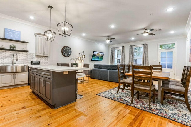 Photo - 1233 St Charles Ave Unit ID1269963P