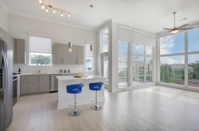 Airy 10- to 12-foot ceilings - AMLI Buckhead