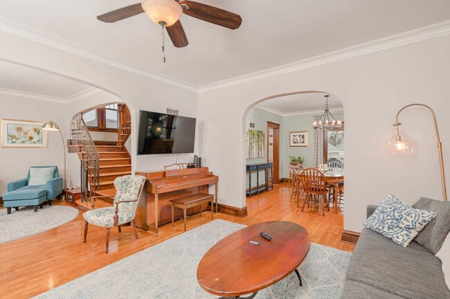 Building Photo - 1113 Harney Ave Unit ID1061625P