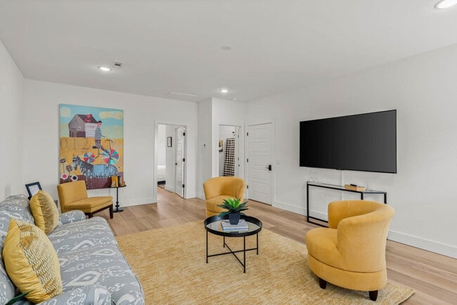 Building Photo - 2612 SW Livingston Square Unit FL3-ID1241303P