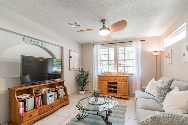 Building Photo - 2723 Jefferson Cir Unit SI FL1-ID1611430P