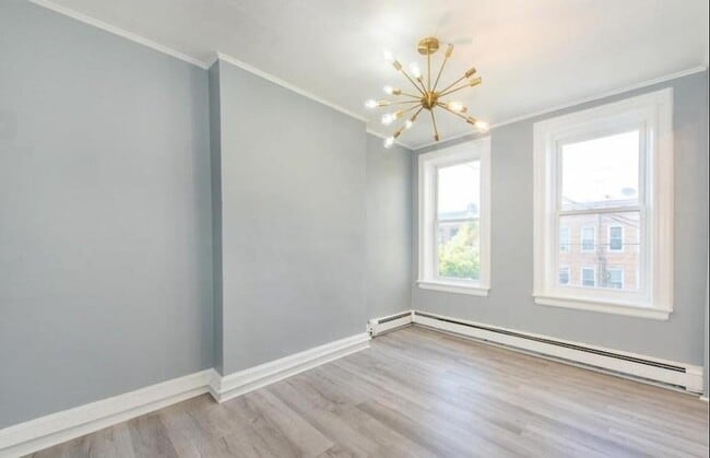 Photo - 396 Woodlawn Ave