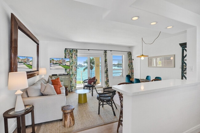 Building Photo - 2908 Bayshore Dr Unit SI FL2-ID1541799P