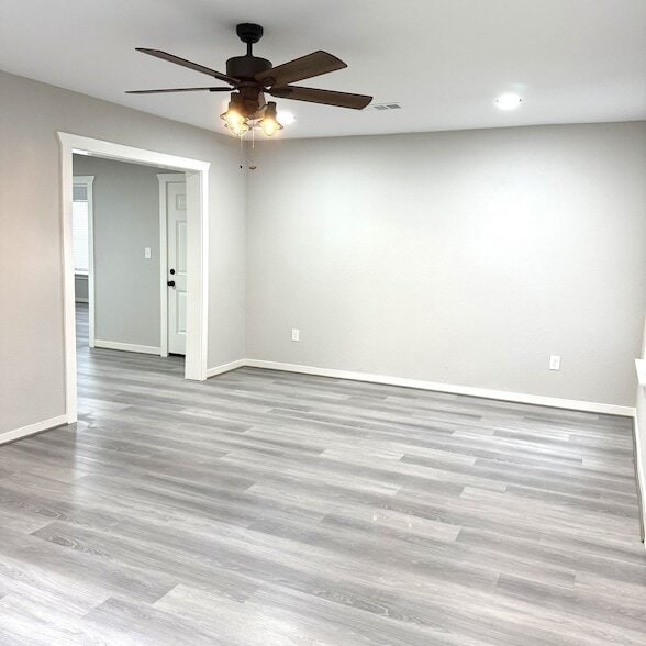 Photo - 4510 Kingsbury St