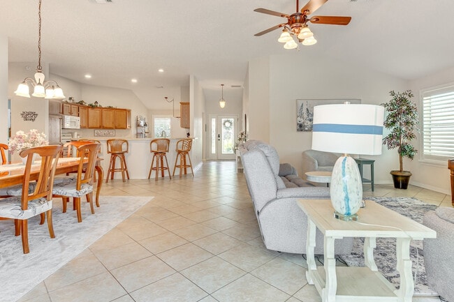 Photo - 684 Winifred Way Unit SI ID1386176P