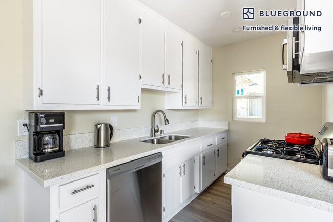 Photo - 3537 Clarington Ave Unit FL2-ID313