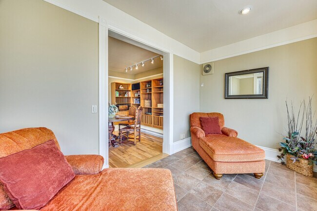 Photo - 1117 Manitou Ave Unit SI ID1385675P