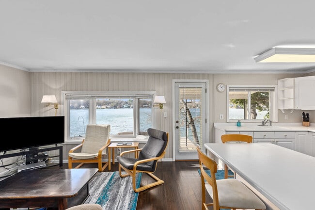 Photo - 8685 Je-NE-Be Dr NE Unit ID1364137P