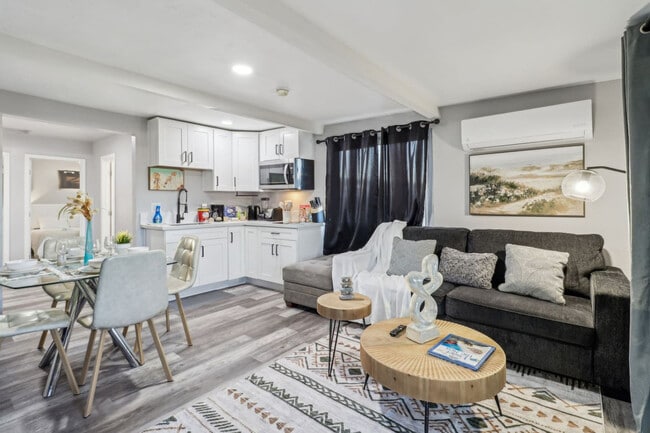 Building Photo - 609 Carlsbad St Unit ID1283129P