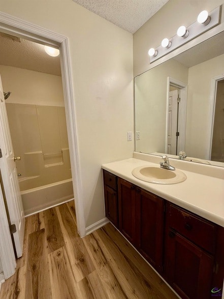 Photo - 126 Kensington Cir