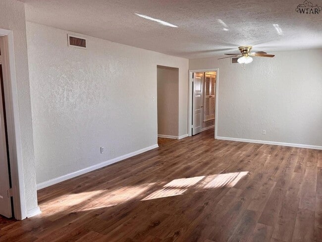 Photo - 4200 University Ave