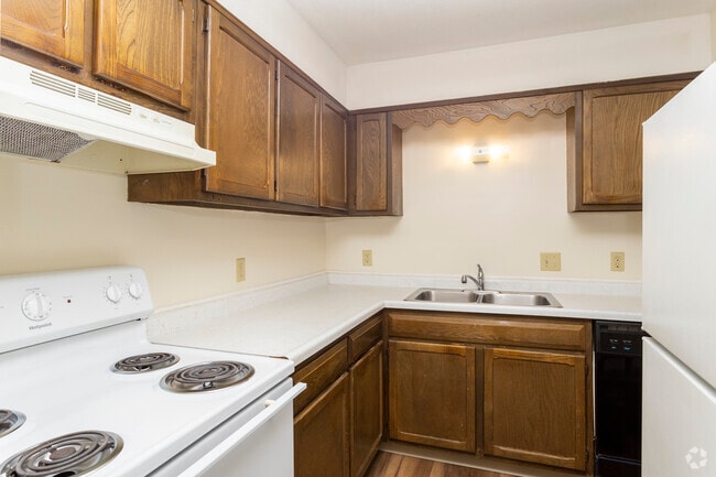 1BR, 1BA - 816SF - The Villa