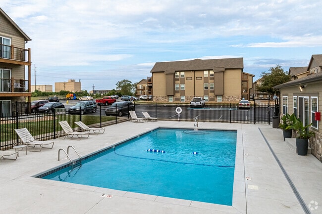 Building Photo - Southfork Apartments