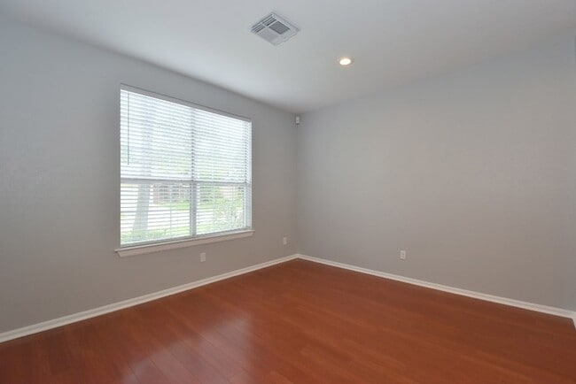 Photo - 20415 Lonestar Oak St