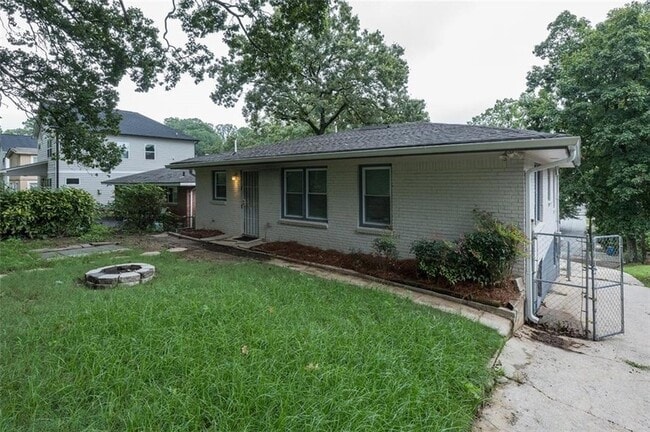 Photo - 257 Barfield Ave SW