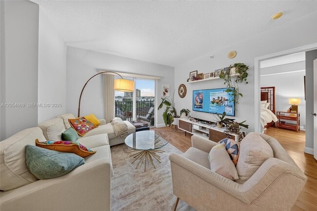 Building Photo - 1627 SW 37th Ave Unit 401