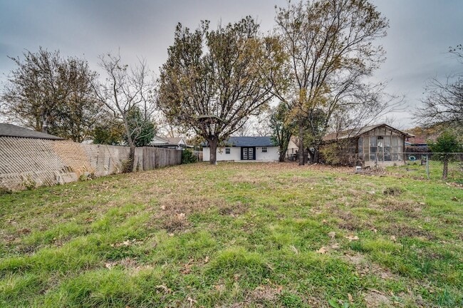 Building Photo - 2110 Aggie Dr