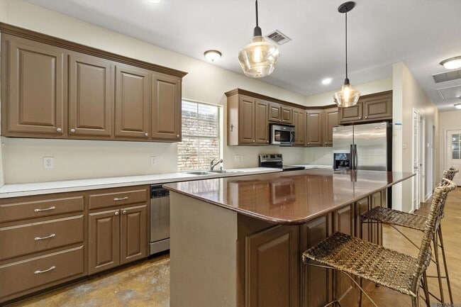 Photo - 270 Stoney Creek Ave