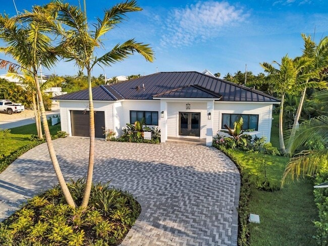 Photo - 129 Indies Dr S