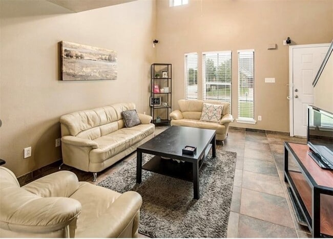 Photo - 2443 Pintail Loop