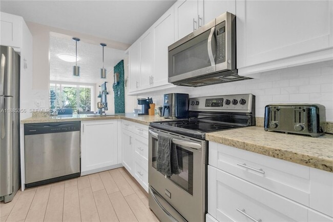 Building Photo - 9410 Poinciana Pl Unit 206