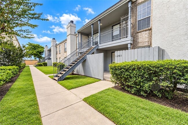 Photo - 6606 De Moss Dr Unit 1201