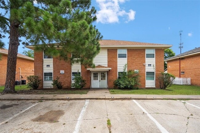 Building Photo - 3532 Midwest Dr Unit B