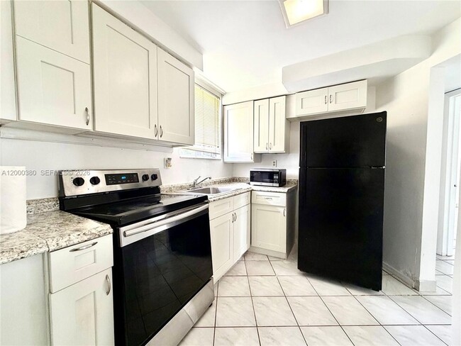 Photo - 1701 NE Miami Gardens Dr