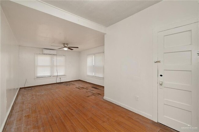 Photo - 221 W 14th St