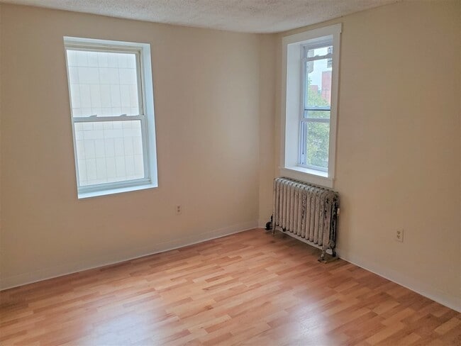 Photo - 819 Elm St Unit 14