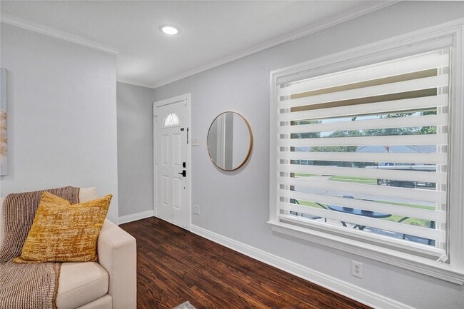 Photo - 3816 Collinwood Ave