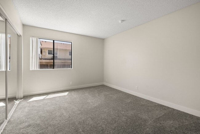 Photo - Chatsworth Plaza Apartments