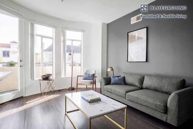 Building Photo - 435 S Detroit St Unit FL1-ID247