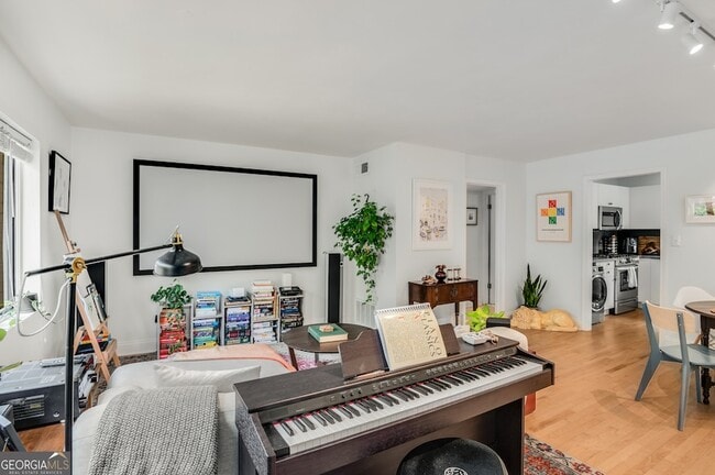 Photo - 96 Ardmore Pl NW Unit 3