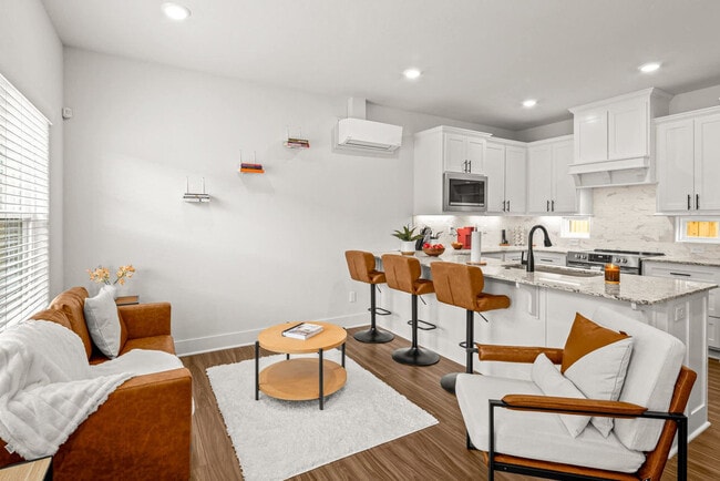 Building Photo - 1572 W Cato Springs Rd Unit ID1241338P