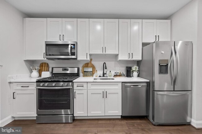 Building Photo - 1363 Childress St NE Unit 1