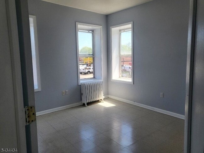 Building Photo - 3 S Olden Ave Unit 5