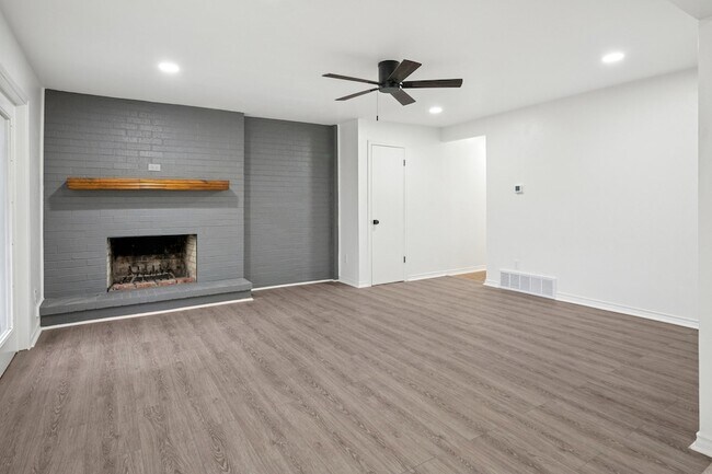 Photo - 7626 Dentcrest Dr Unit 7628