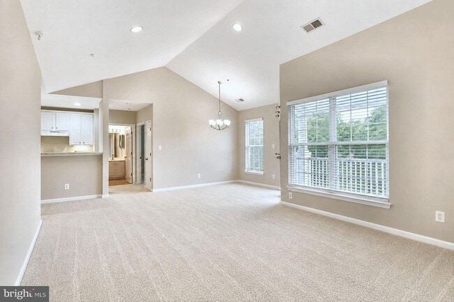 Building Photo - 25340 Lake Mist Square Unit 301