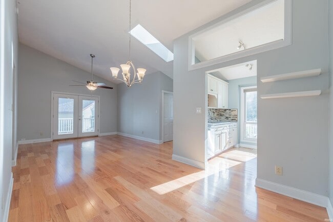 Photo - 657 E Heather Dr