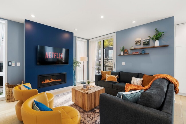 Building Photo - 2142 Dexter Ave N Unit SI FL1-ID1607378P