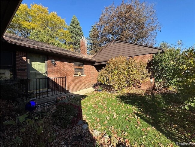 Photo - 6 Danvers Ln