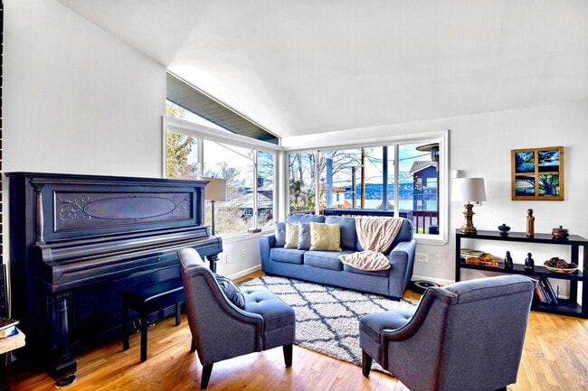 Building Photo - 9813 62nd Ave S Unit SI ID1310552P