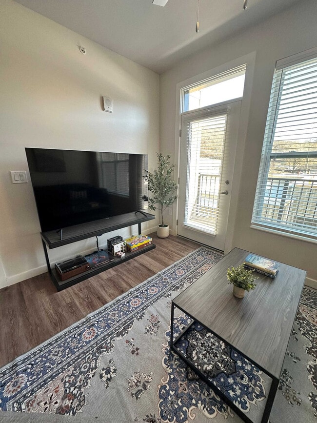 Photo - 1001 Marshall Ave Unit SI FL1-ID1261717P