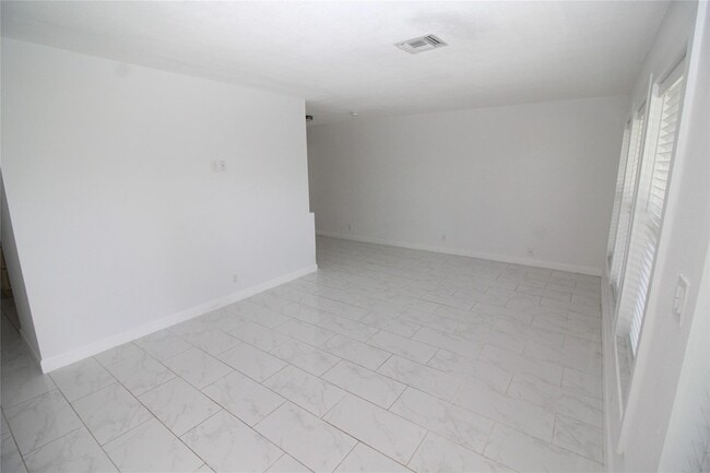 Photo - 160 SW 127th Ave